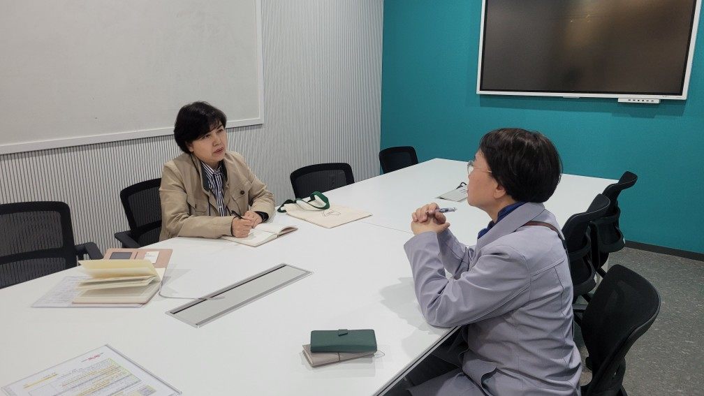 사업기획 자문이 진행 중인 회의 자리